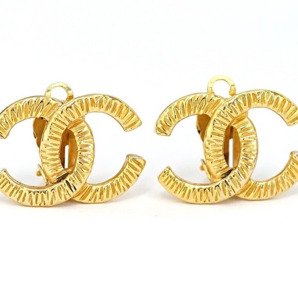 CHANEL Large CC Logos Clip-On Earrings Gold Tone Auth #40443 - Picture 1 of 5